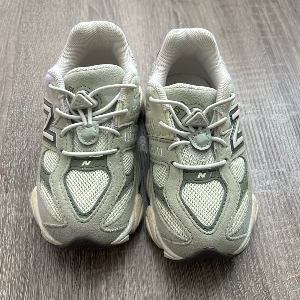 TODDLER NEW BALANCE 9060 SIZE 9
